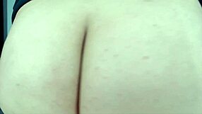 Cute latina dances teasingly on cam 😏