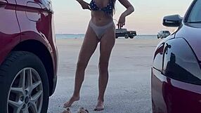Vil du se kompil af mig i sexy tøj i bilen udendørs?