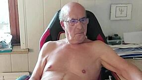 Norbertww Strokes Big Cock Live on Chaturbate Cam Apr 2025