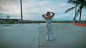 Encontrei Amigo Na Praia E Fomos Fuder No Flat Dele Ele Deixou Minha Raba Roxa De Tanto Tapa E Minha Buceta Cheia De Leite Dentro - Completo No Cassiflix