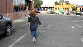 Metendo pau monstro em buceta apertadinha