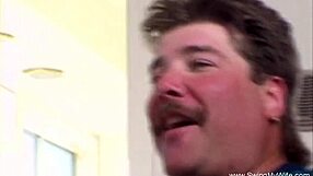 Момиче на 18 мастурбира пау на терапевта по масаж с интензивни емоции