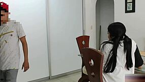 mi hermanastra y yo follamos solos en casa