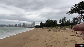 Pakotan poikaystävän nuolemaan pilluni anteeksipyyntönä