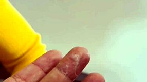 越南18岁嫩妹公共扣湿屄敢看吗