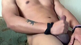 Jerking Off with Enviable Physique in Amateur Solo Video