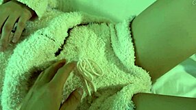 Podívej se na Suzu-chaniny velké přirozené prsa před creampie do oholený kundy.