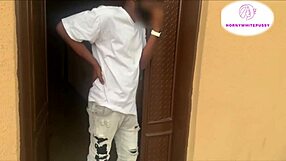 the gateman fucks the boss's wife anal every hot afternoon 😏