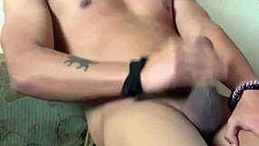 Jerking Off with Enviable Physique in Amateur Solo Video