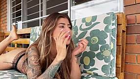 Empleado De Mi Finca Me Observa Mientras Me Masturbo Y Lo Seduzco Para Que Me Folle