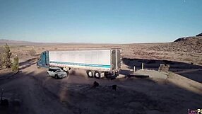 Super Sexy Chicks Lick Trimmed Pussies In Lesbian Threesome