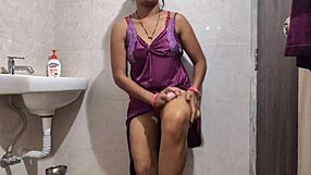 Desi Girl Shaves Pussy Hair While Bathing