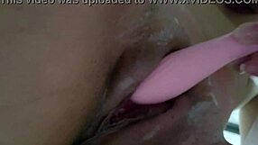 mi primer squirt que rico, squirting all over from pussy masturbation?