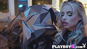 Huge Ass Babe Exposes Amazing Naked Body!