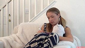 Alyssa'S Stepdaddy Craves Squirting Creampie With Blonde