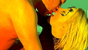 Usta uči temeljito lizanje riti anilingus v učilnici