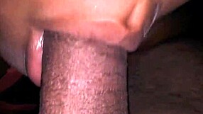 mi hermanastra me chupa el pene muy lento y me saca toda la leche con sus manitos suaves, ay caramba!