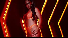 Jennifer White Sucks An Assortment Of Huge Cocks On Blowbang