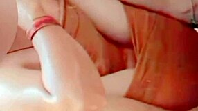 Desi maal fingering pussy in bathroom! Viral MMS clip!