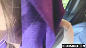 بنت مسلمة شقية تنيك حبيبها الأمريكي سراً خلف زوج أمها