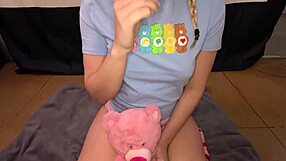 Petite pornstar Aria Banks sucks and takes cumshots