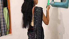 Ο άντρας μου καλεί το αφεντικό του να με γαμήσει για αύξηση