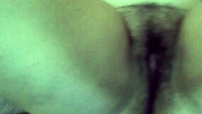 Estou com tesão, enfie seu pau na minha buceta virgem, com essas tetas grandes e corpo curvilíneo