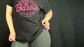 Hey, wanna see my barefoot milf selfies today?