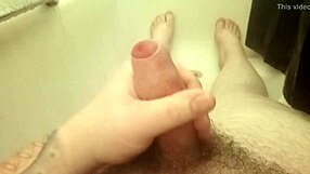 سكس عربى نار صاحب جوزى زبره وقف عليا و انا بعمل الشاى بقميص النوم دخل عليا الاوضة فضل يبوس و يقفش و ينيك في كسى