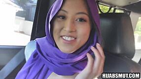 بنت مسلمة شقية تنيك حبيبها الأمريكي سراً خلف زوج أمها