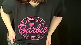 Hey, wanna see my barefoot milf selfies today?