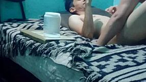 masaje de medio placer para un chico flaquito