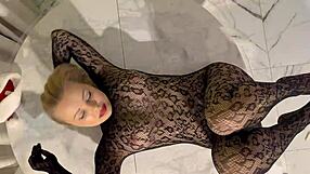 Är nyårshora som suger tomte för sperma i fitta?