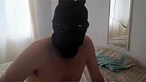 coroa vivi guedez brincando com pirocudo negro no quintal