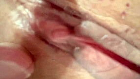 业余粉嫩阴部失去处女后被探索