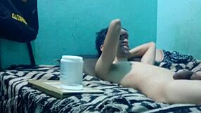 masaje de medio placer para un chico flaquito