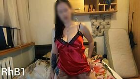 Léchage pro de chatte fait exploser la belle teen en orgasme intense