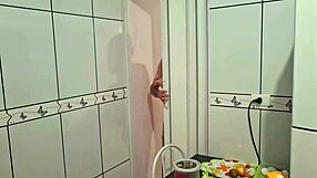 Padrasto faz visita noturna inesperada