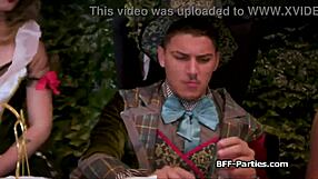 La fiesta del té explota en cuarteto salvaje en el País de las Maravillas