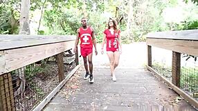 hey, that lifeguard is sucking dick on break in public!