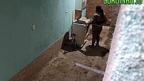 vizinha safada toma gozada na cara de seu vizinho