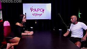 Negro coloca a mulata safada e deliciosa pra mamar gostoso em seu pau grande - negro top oficial watch on sheer red