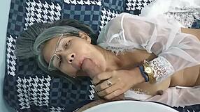 Magrinha latina casada deda buceta enquanto corno marido assiste