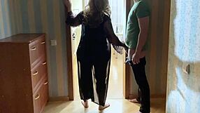 Stepmom blocks the room entrance, leading to consequences with her big ass