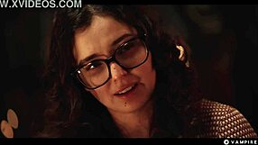 Vampire Seduces Nerdy Girl 😈