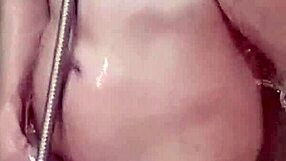 Espiando vecina mandi, kita panas dan aku pancut