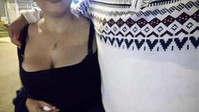 Stalker mogna venezolanskan medan hon skakar stora röven i utomhus stripp och ridning