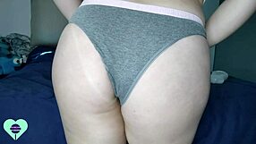 Esposa Solitaria Encontró Consolador Y Consiguió Un Chorro Encantador