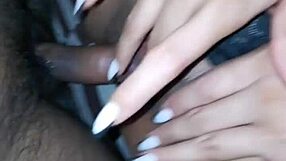 Ta latinska študentka uživa vsako centimetro kurca globoko v tesni pički