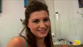 ليكسي ماري تسأل: جاهز تنيك كسي بالستراب أون ده؟